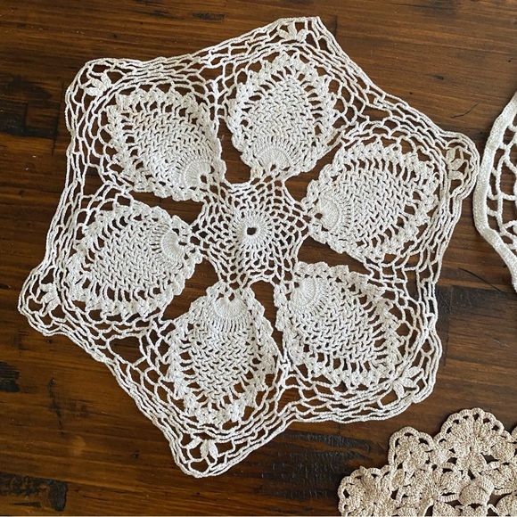 Vintage Lace Crochet Doily Cream Off White Beige Doilie Cottagecore set of 3 - Picture 3 of 13